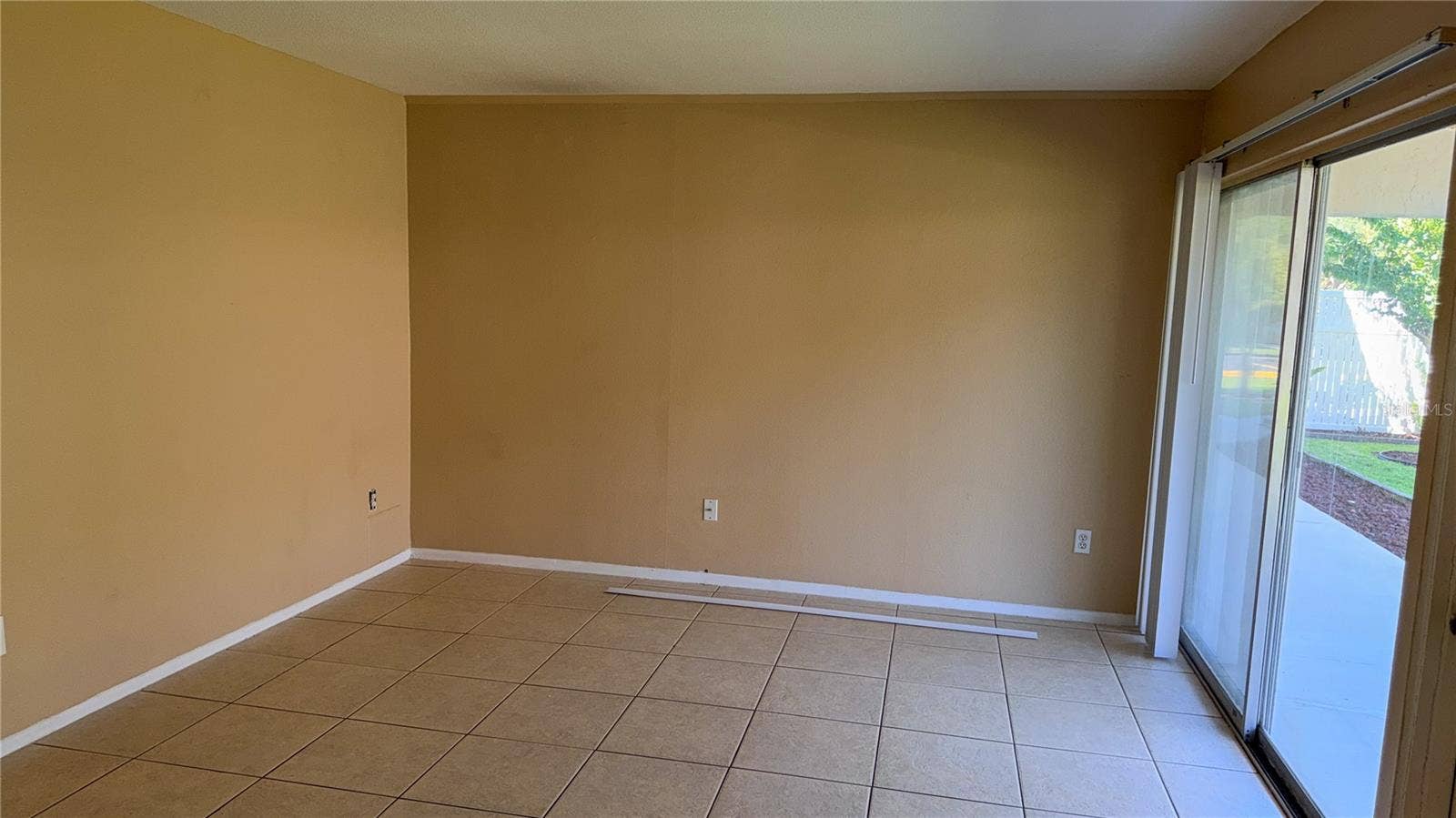 2920 CLARK ROAD, #102, Sarasota, FL 34231 Living room