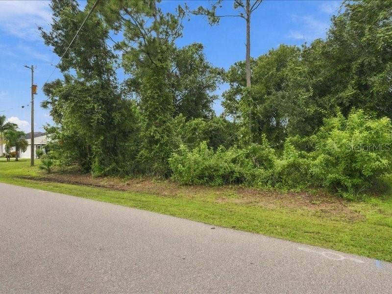 393 MALPELO AVENUE, Punta Gorda, FL 33983 393 MALPELO AVENUE, Punta Gorda, FL 33983
