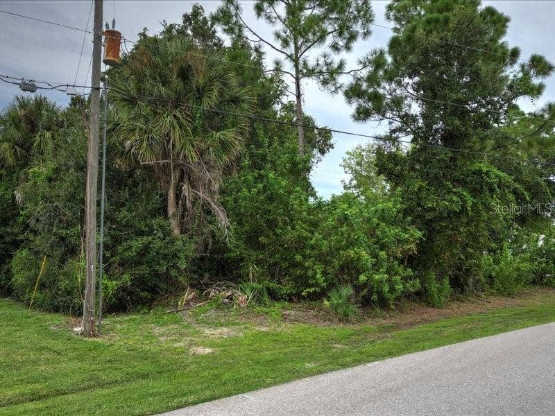 393 MALPELO AVENUE, Punta Gorda, FL 33983 393 MALPELO AVENUE, Punta Gorda, FL 33983