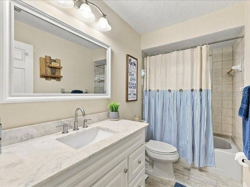 393 MALPELO AVENUE, Punta Gorda, FL 33983 393 MALPELO AVENUE, Punta Gorda, FL 33983