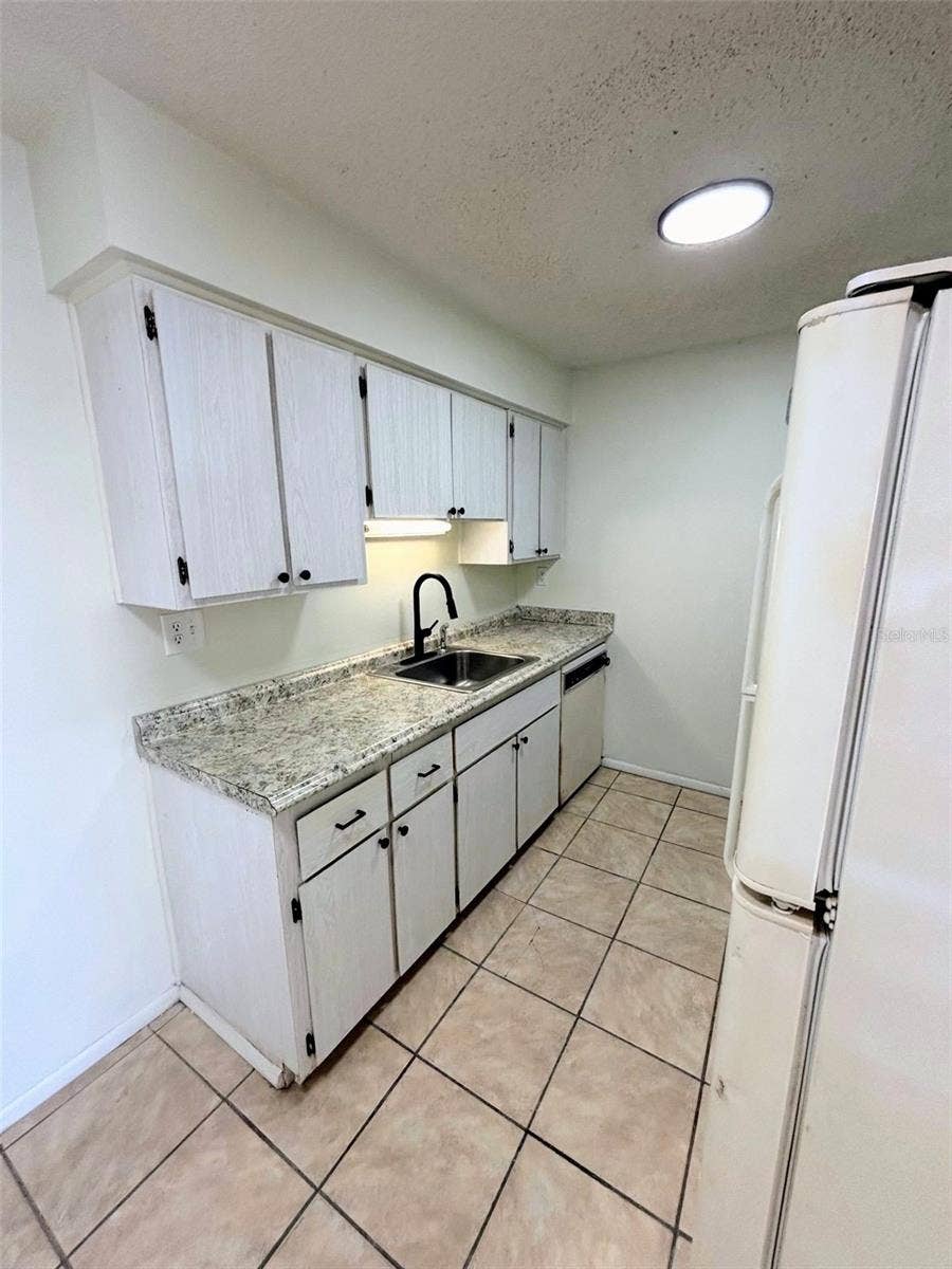 190 E OLMSTEAD DRIVE, #F32, Titusville, FL 32780 Kitchen