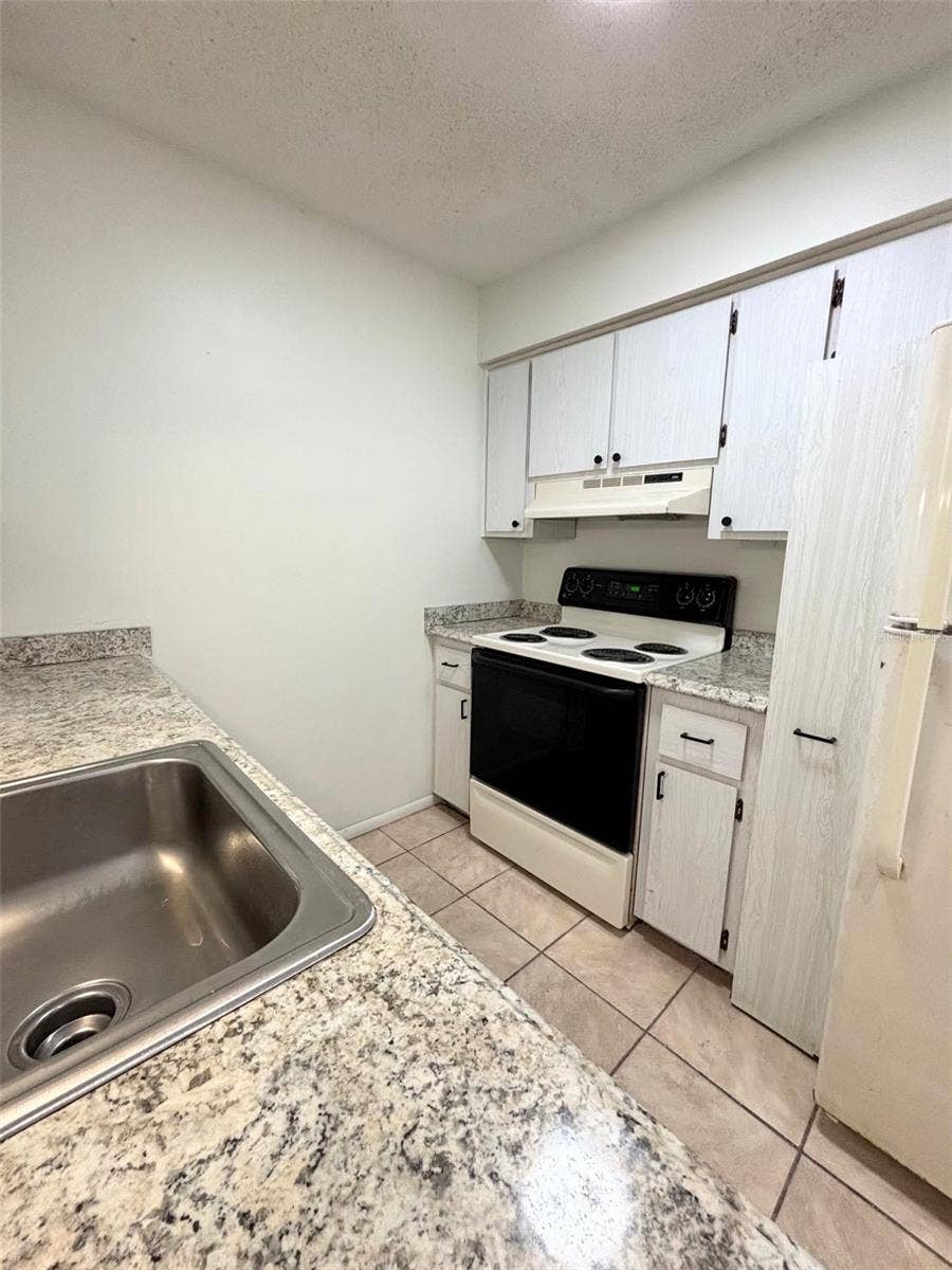 190 E OLMSTEAD DRIVE, #F32, Titusville, FL 32780 Kitchen