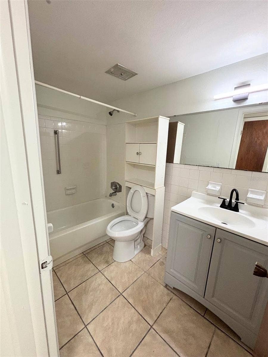 190 E OLMSTEAD DRIVE, #F32, Titusville, FL 32780 Bathroom