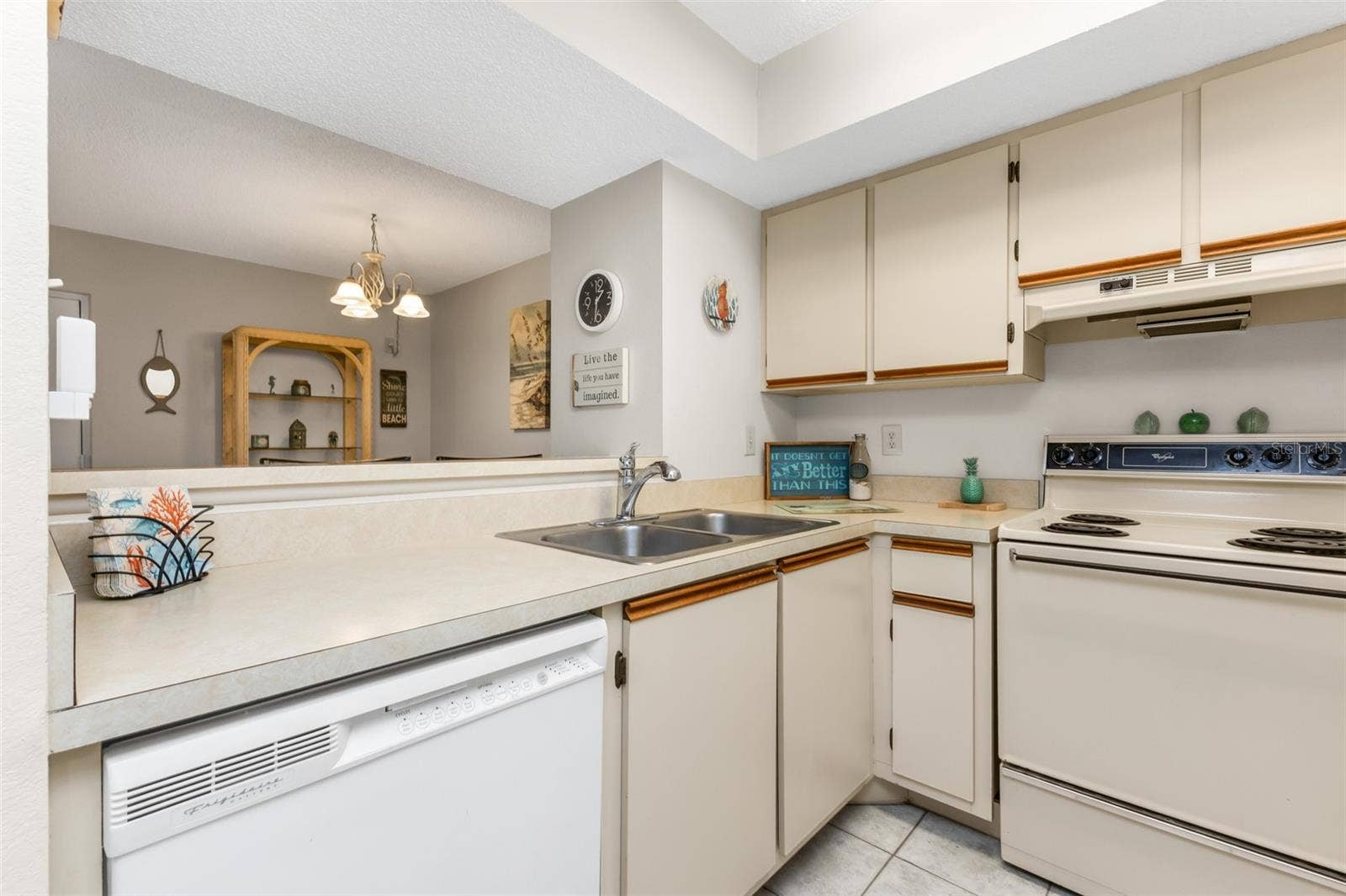 19505 QUESADA AVENUE, #H208, Port Charlotte, FL 33948 Kitchen