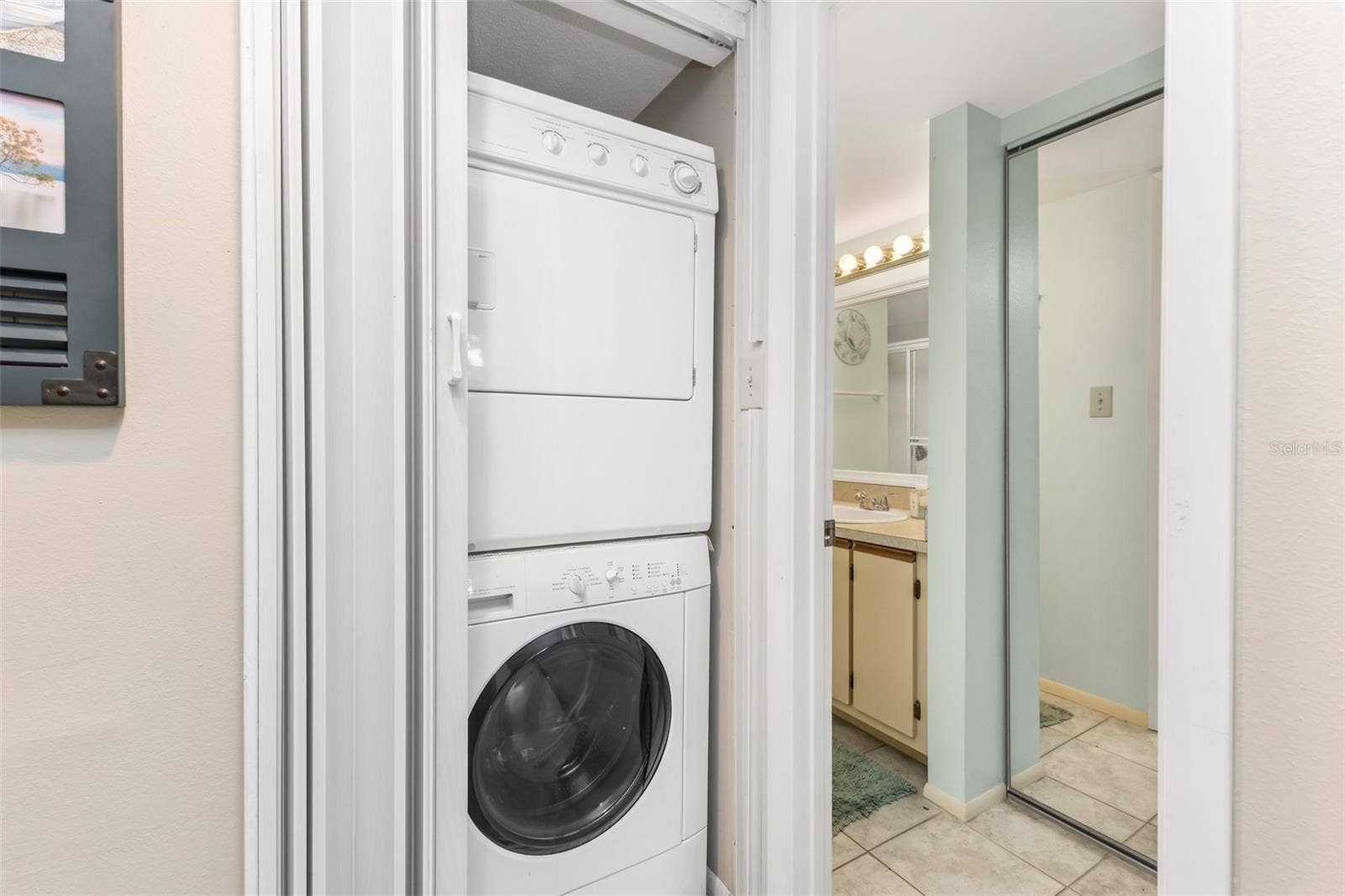 19505 QUESADA AVENUE, #H208, Port Charlotte, FL 33948 Washer/dryer