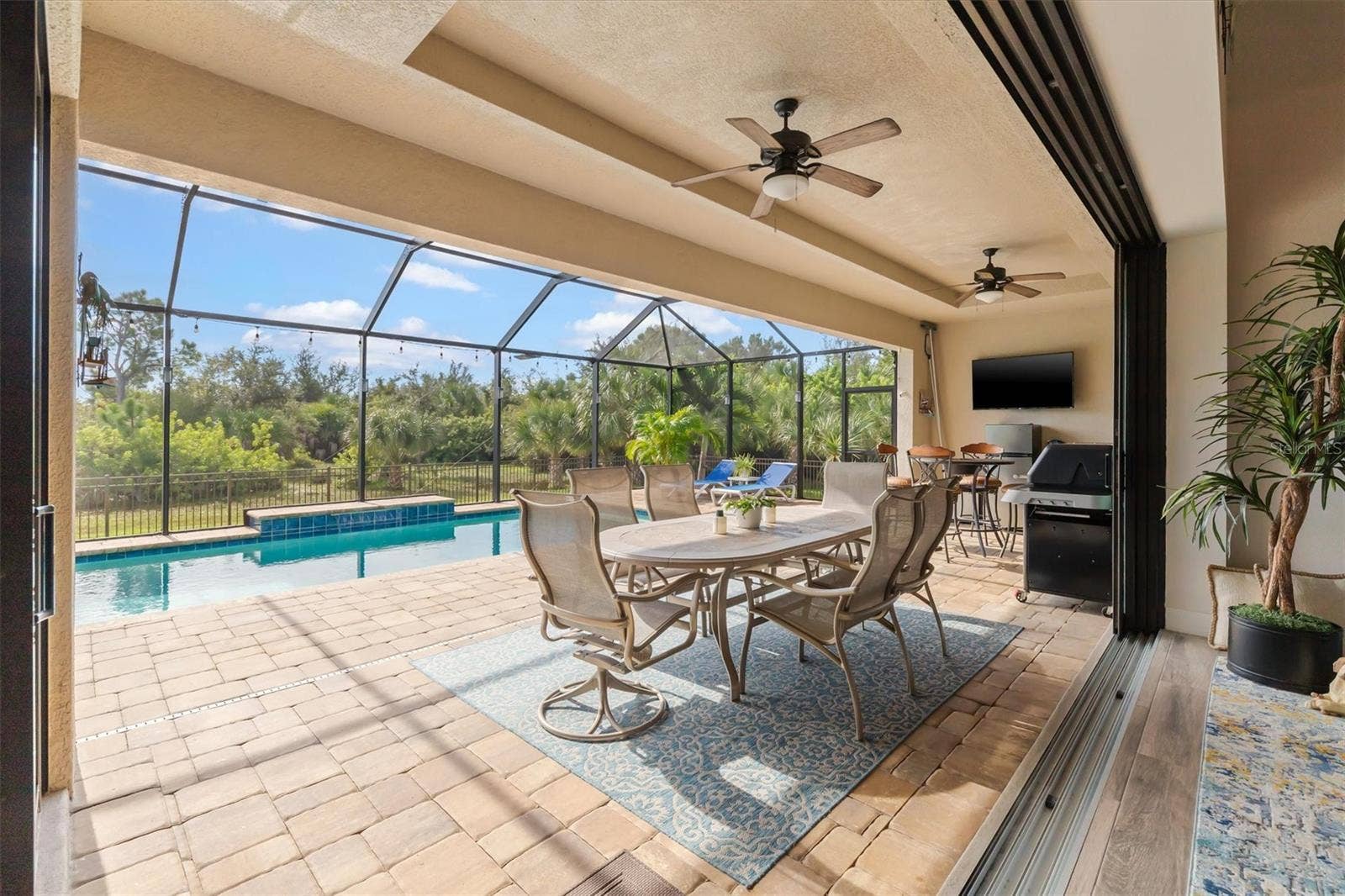 Large Lanai