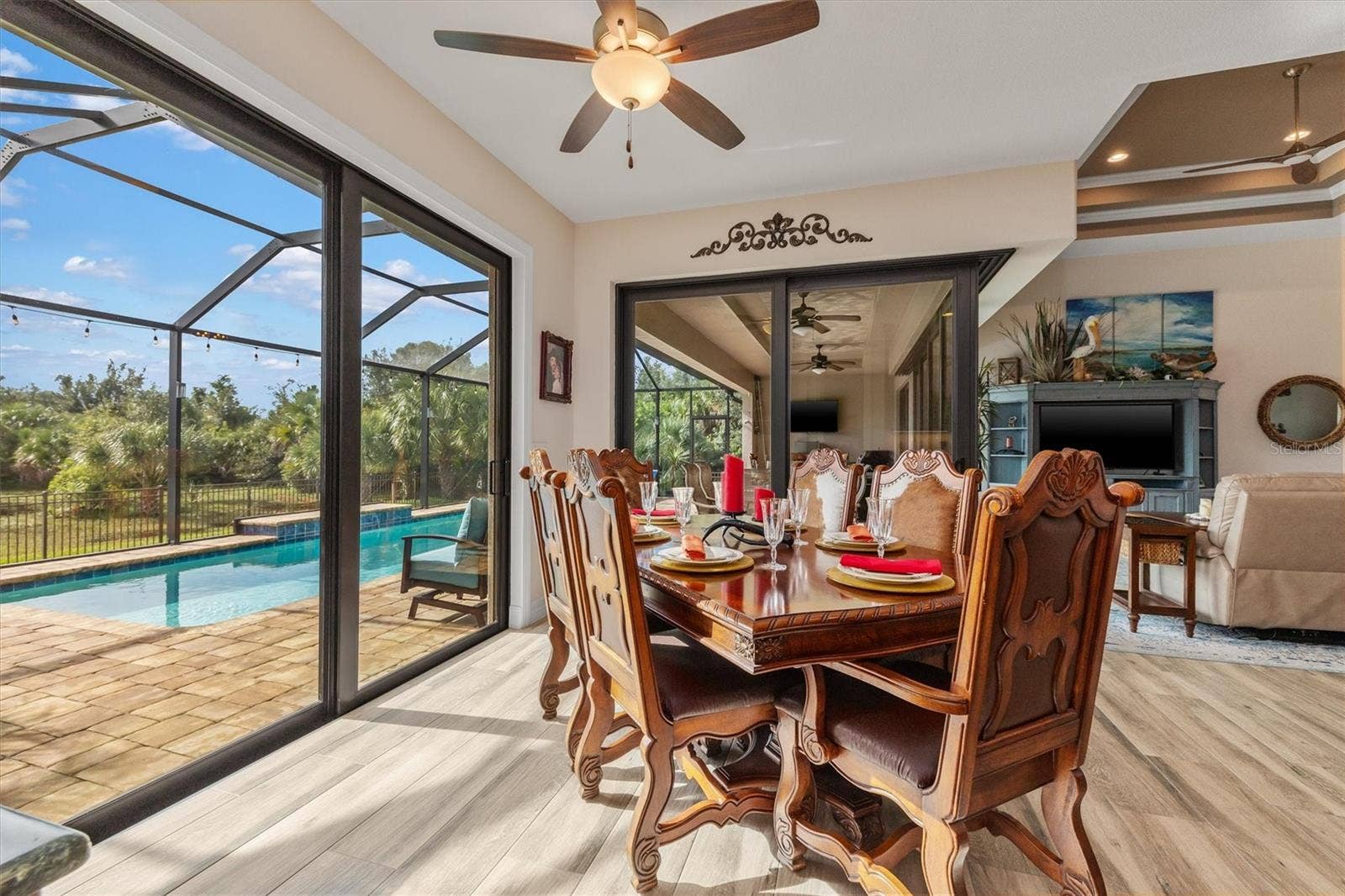 Open Dining Area to Lanai