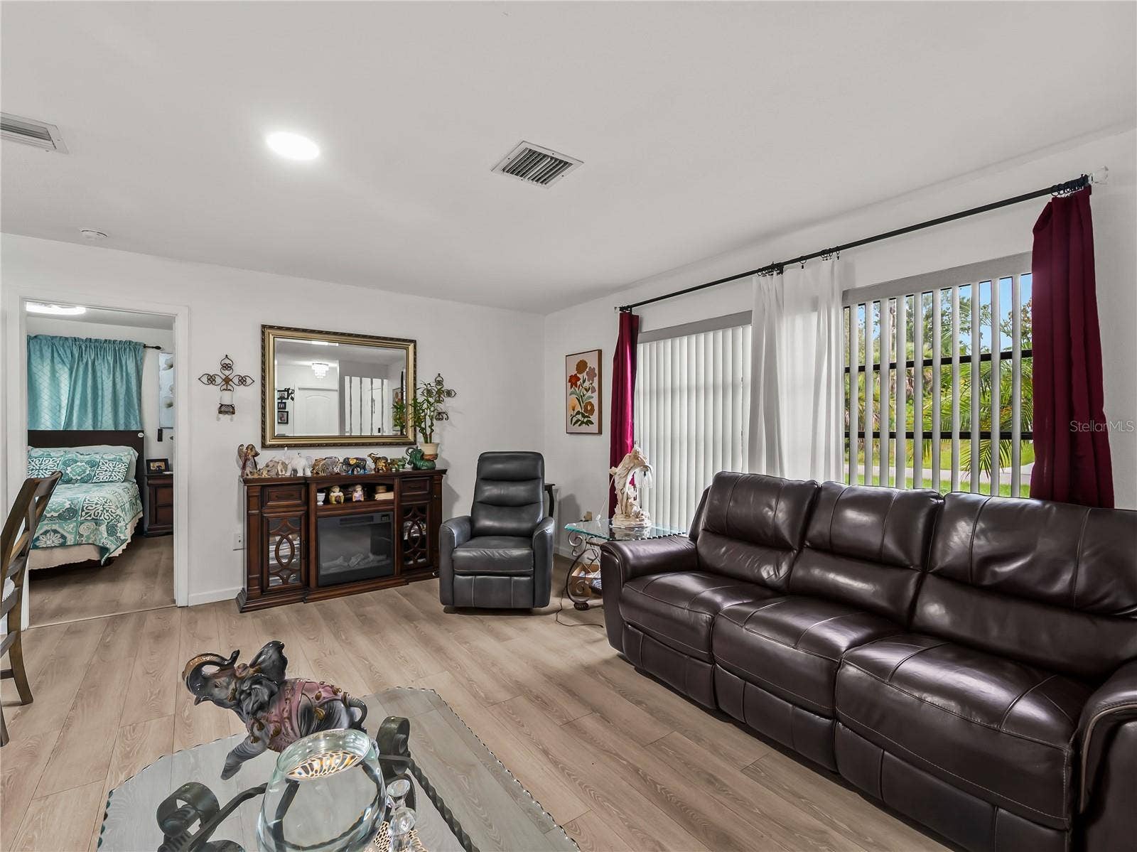 LivingRoom_20307SilentAve_PortCharlotte_NaturalLight_Corner.jpg