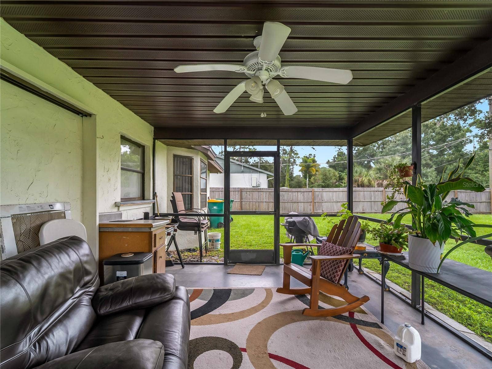 ScreenedLanai_20307SilentAve_PortCharlotte_CeilingFan_Corner.jpg