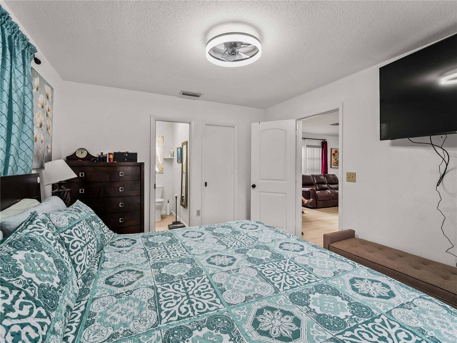 PrimarySuite_20307SilentAve_PortCharlotte_CeilingFan_Wide.jpg