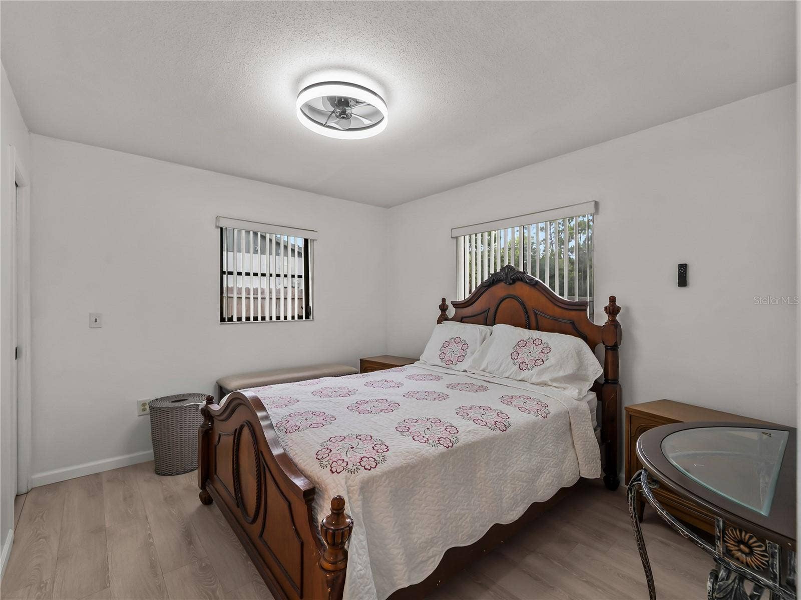 GuestBedroom_20307SilentAve_PortCharlotte_NaturalLight_Wide.jpg
