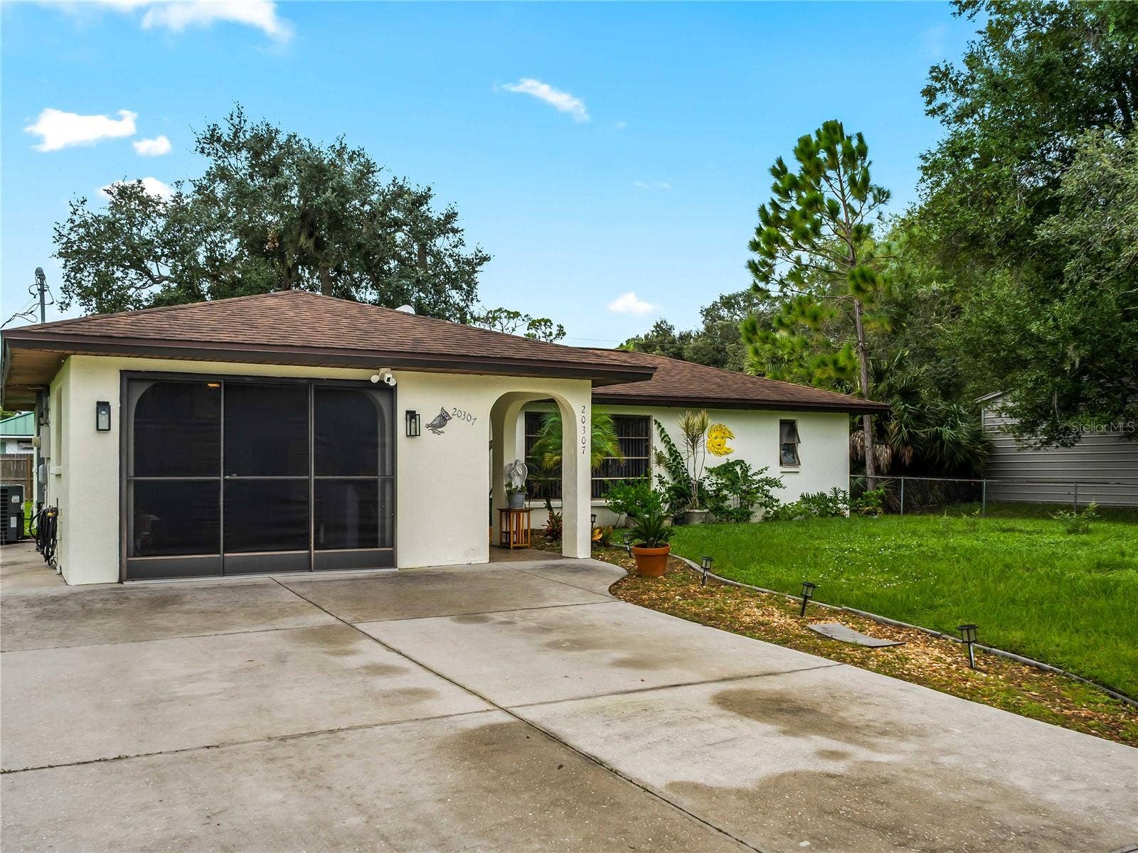 FrontExterior_20307SilentAve_PortCharlotte_CurbAppeal_Corner.jpg