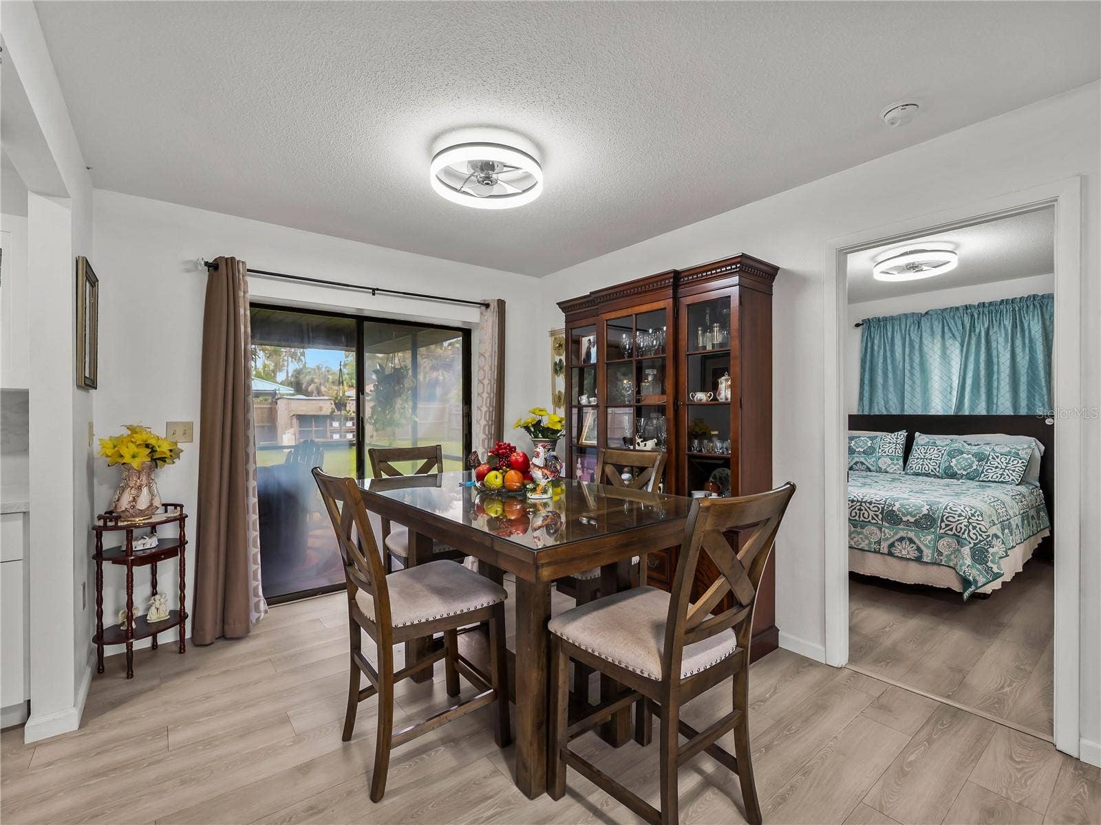 DiningRoom_20307SilentAve_PortCharlotte_OpenConcept_Corner.jpg