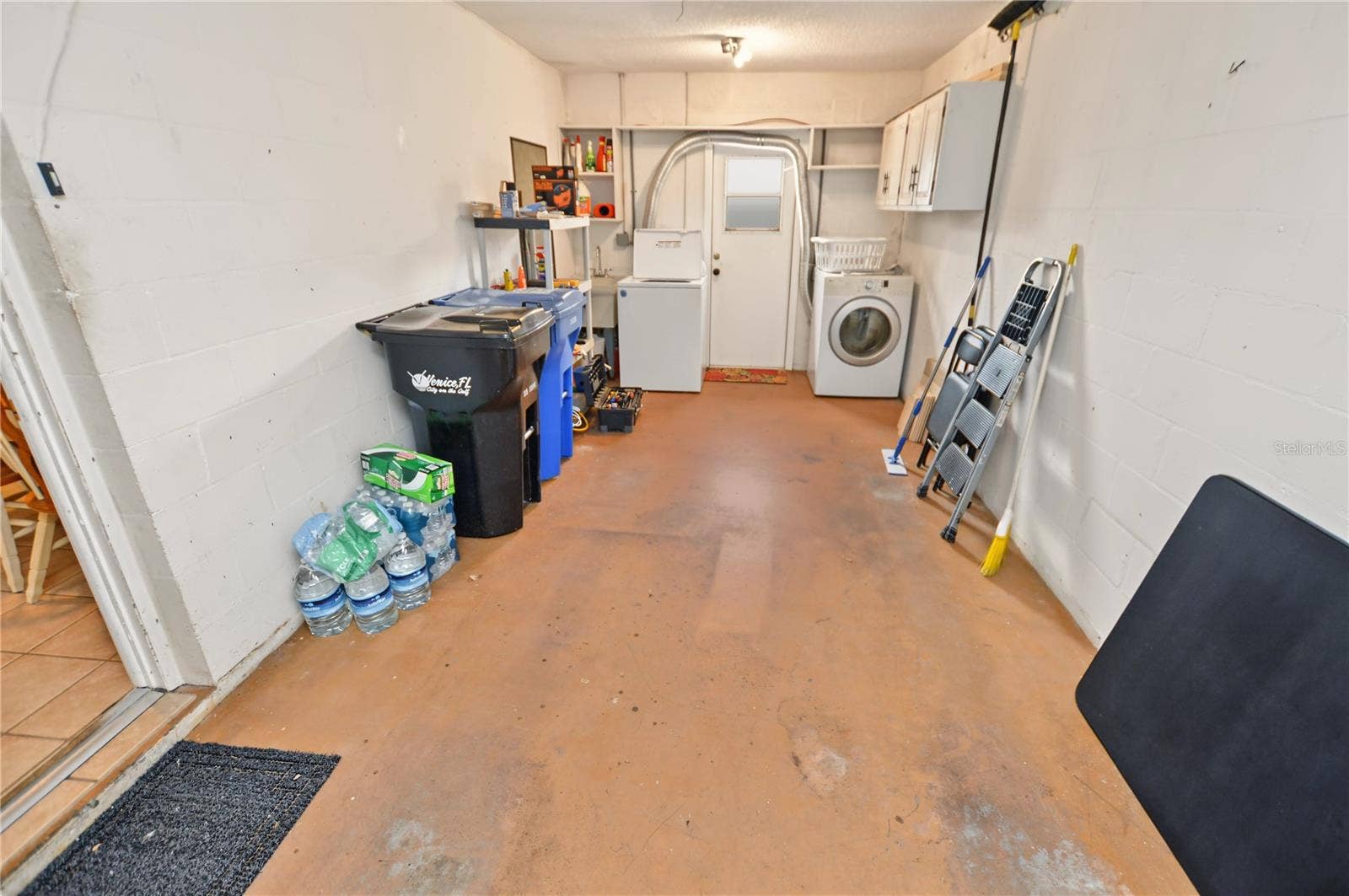 457 ALBEE FARM ROAD, #V13, Venice, FL 34285 ! car garage