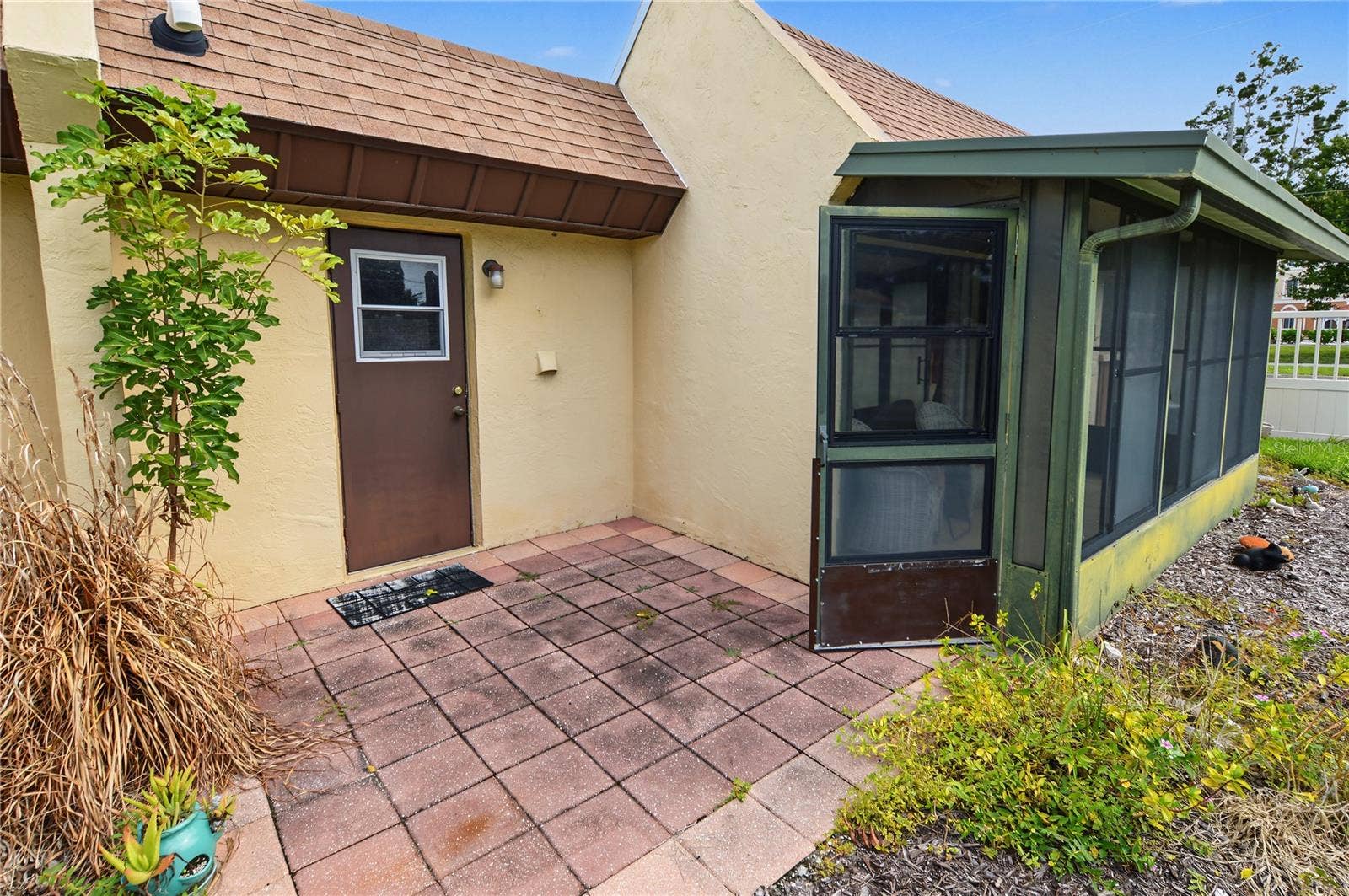 457 ALBEE FARM ROAD, #V13, Venice, FL 34285 Back of proparty