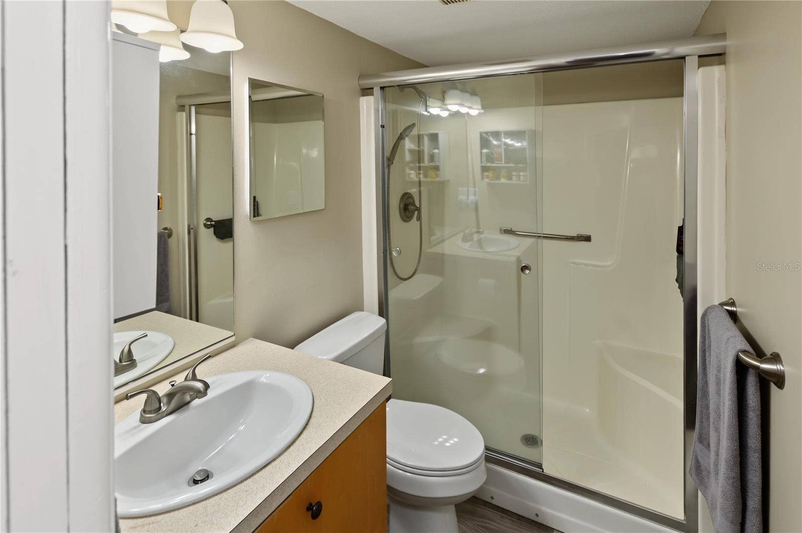 457 ALBEE FARM ROAD, #V13, Venice, FL 34285 Primary bath
