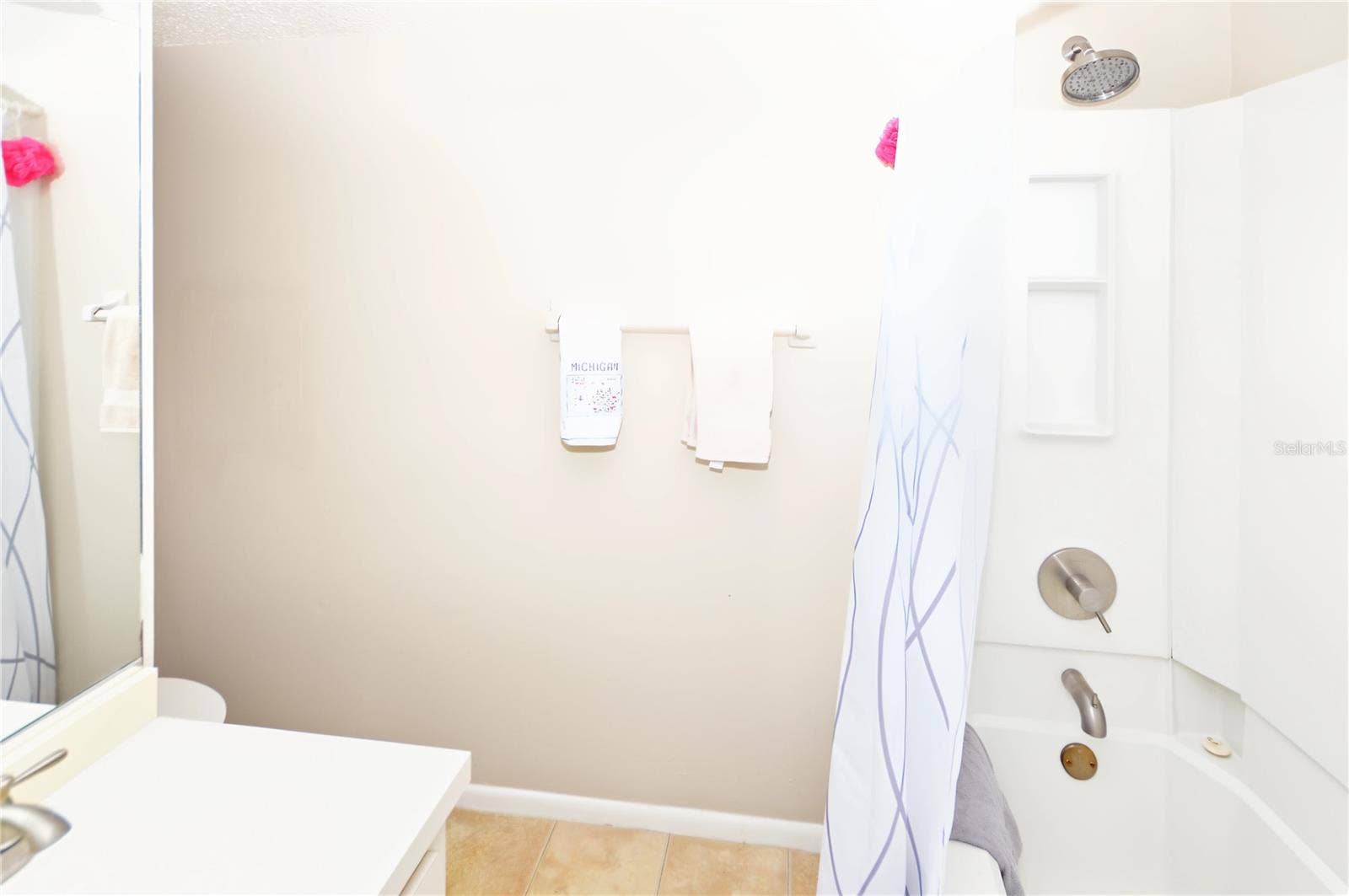 457 ALBEE FARM ROAD, #V13, Venice, FL 34285 Guest bath
