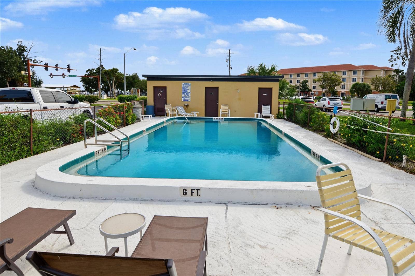 457 ALBEE FARM ROAD, #V13, Venice, FL 34285 Community pool