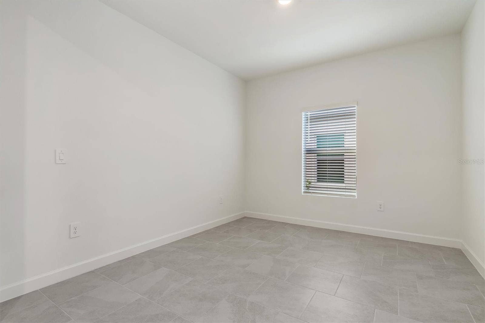 Flex Space for Den/Office is 12 x 11