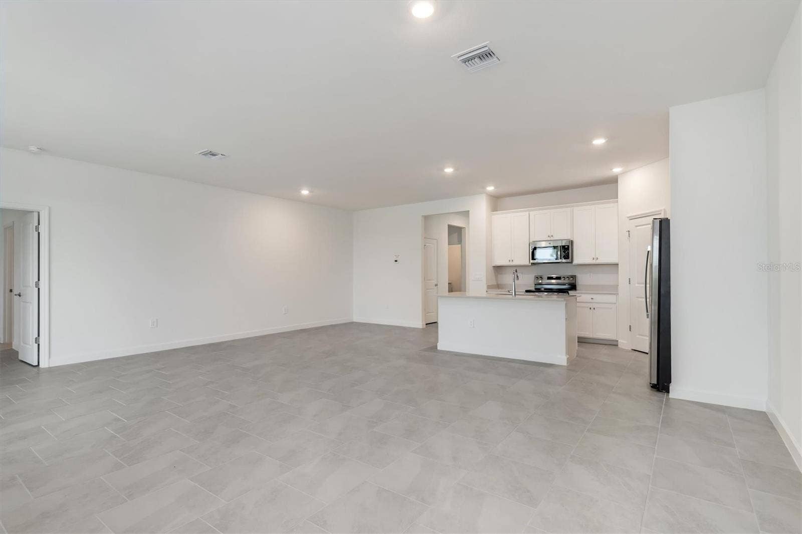 Kitchen & Dining Area