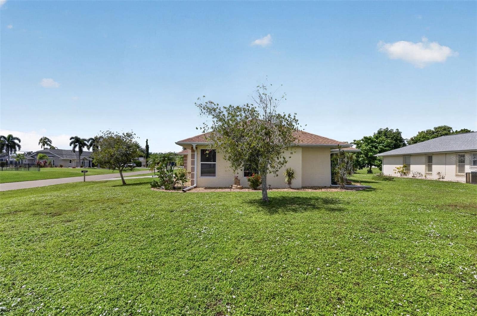 2184 ONONDAGA LANE, Punta Gorda, FL 33983 Eastside View - East Elevation
