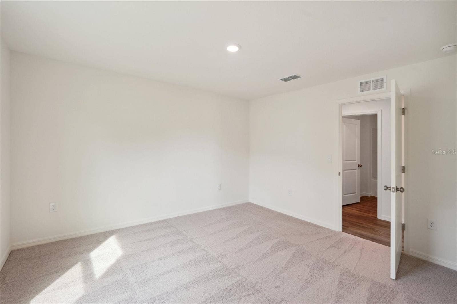 12058 PEMBROOKE AVENUE, Weeki Wachee, FL 34614