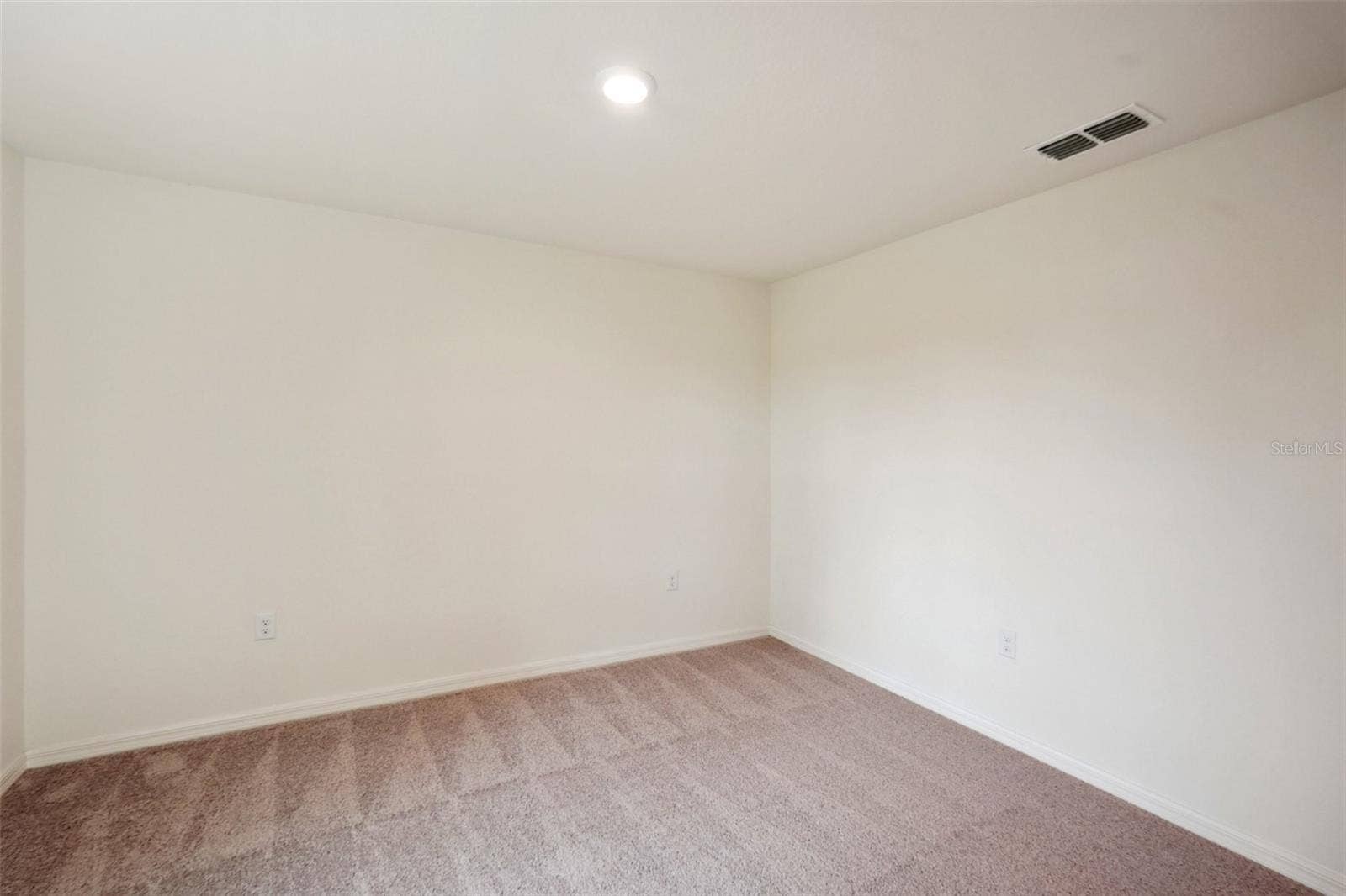 12058 PEMBROOKE AVENUE, Weeki Wachee, FL 34614