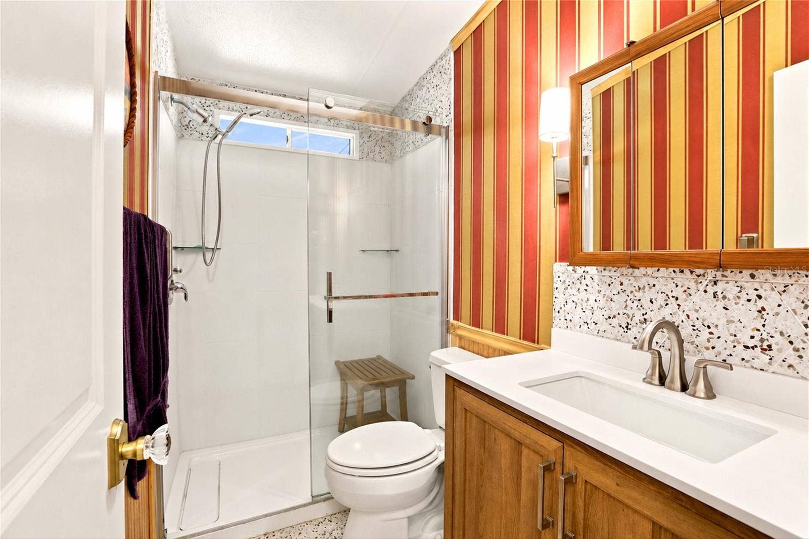 1 POINSETTIA DRIVE, Fort Myers, FL 33905 Guest Bathroom