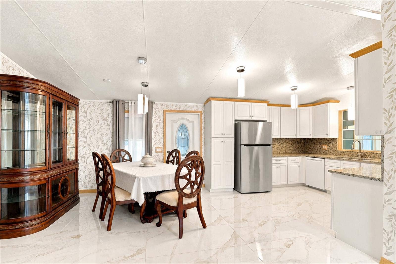 1 POINSETTIA DRIVE, Fort Myers, FL 33905 Dining Area