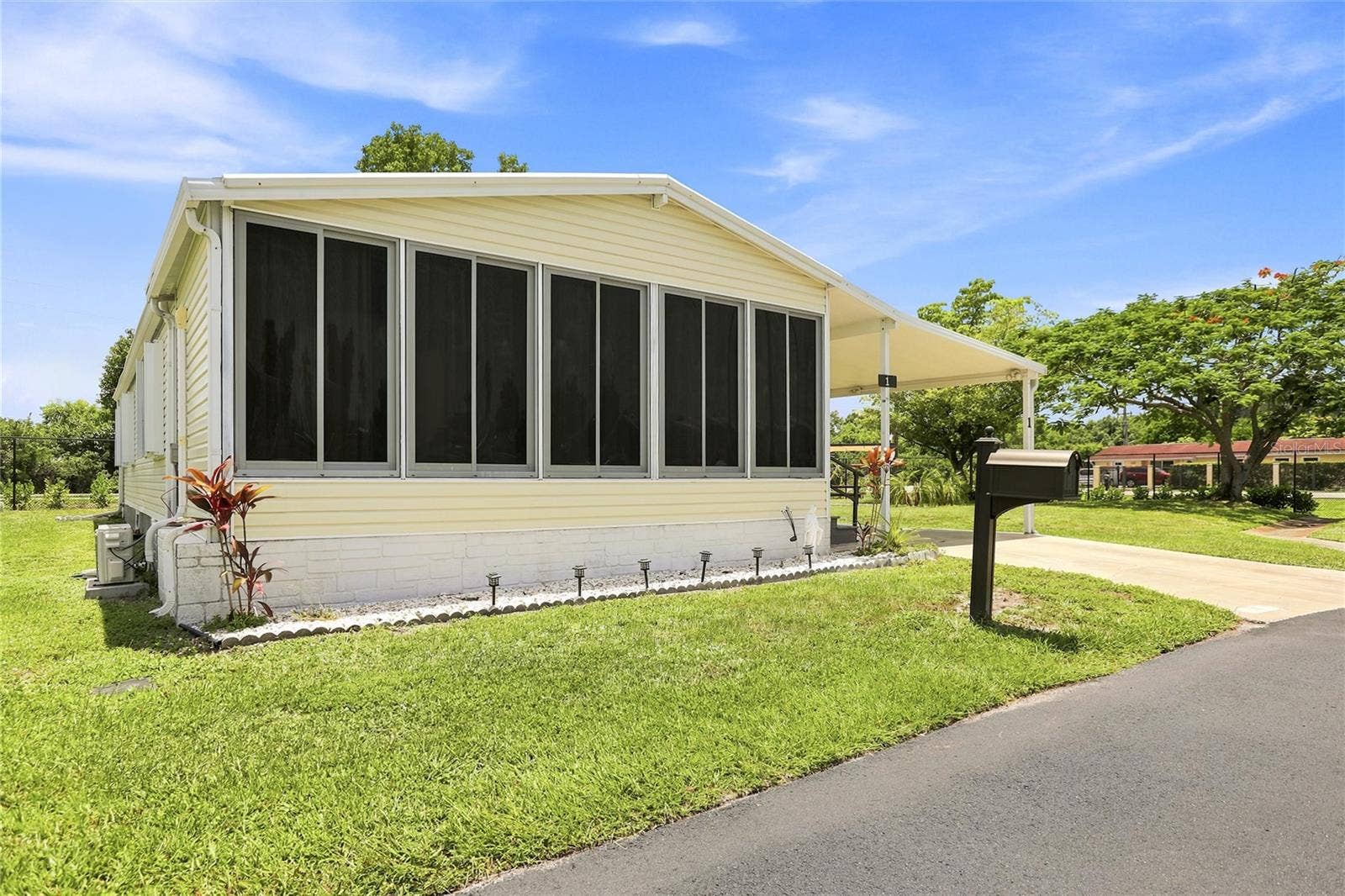 1 POINSETTIA DRIVE, Fort Myers, FL 33905 Front of Home