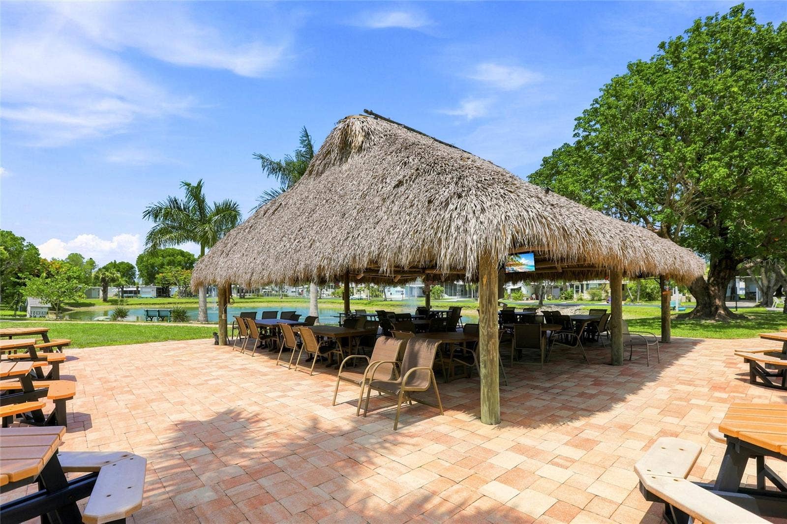 1 POINSETTIA DRIVE, Fort Myers, FL 33905 Amenities