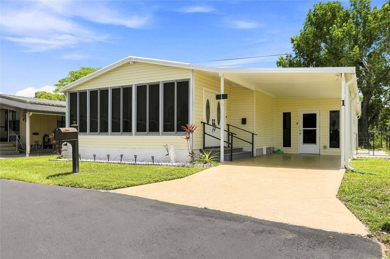 1 POINSETTIA DRIVE, Fort Myers, FL 33905 Front of Home