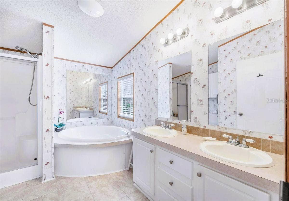 3127 BAYSIDE PARKWAY, Punta Gorda, FL 33982 Primary Bathroom