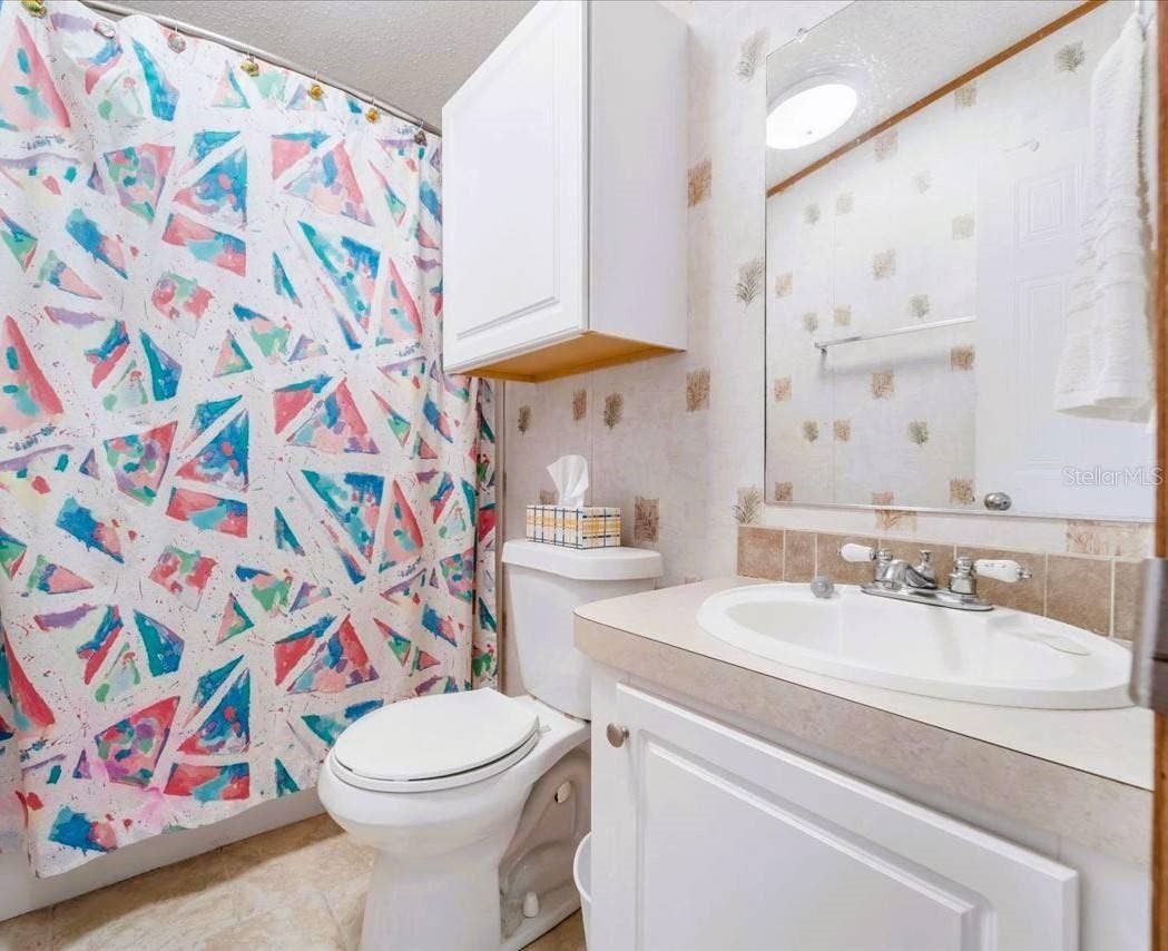3127 BAYSIDE PARKWAY, Punta Gorda, FL 33982 Guest Bathroom