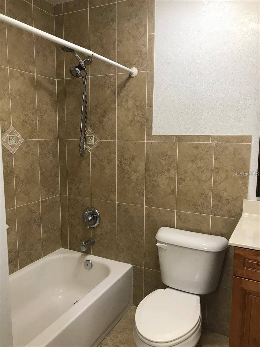 23040 JUMPER AVENUE, Port Charlotte, FL 33952 GUEST BATH TUB/SHOWER