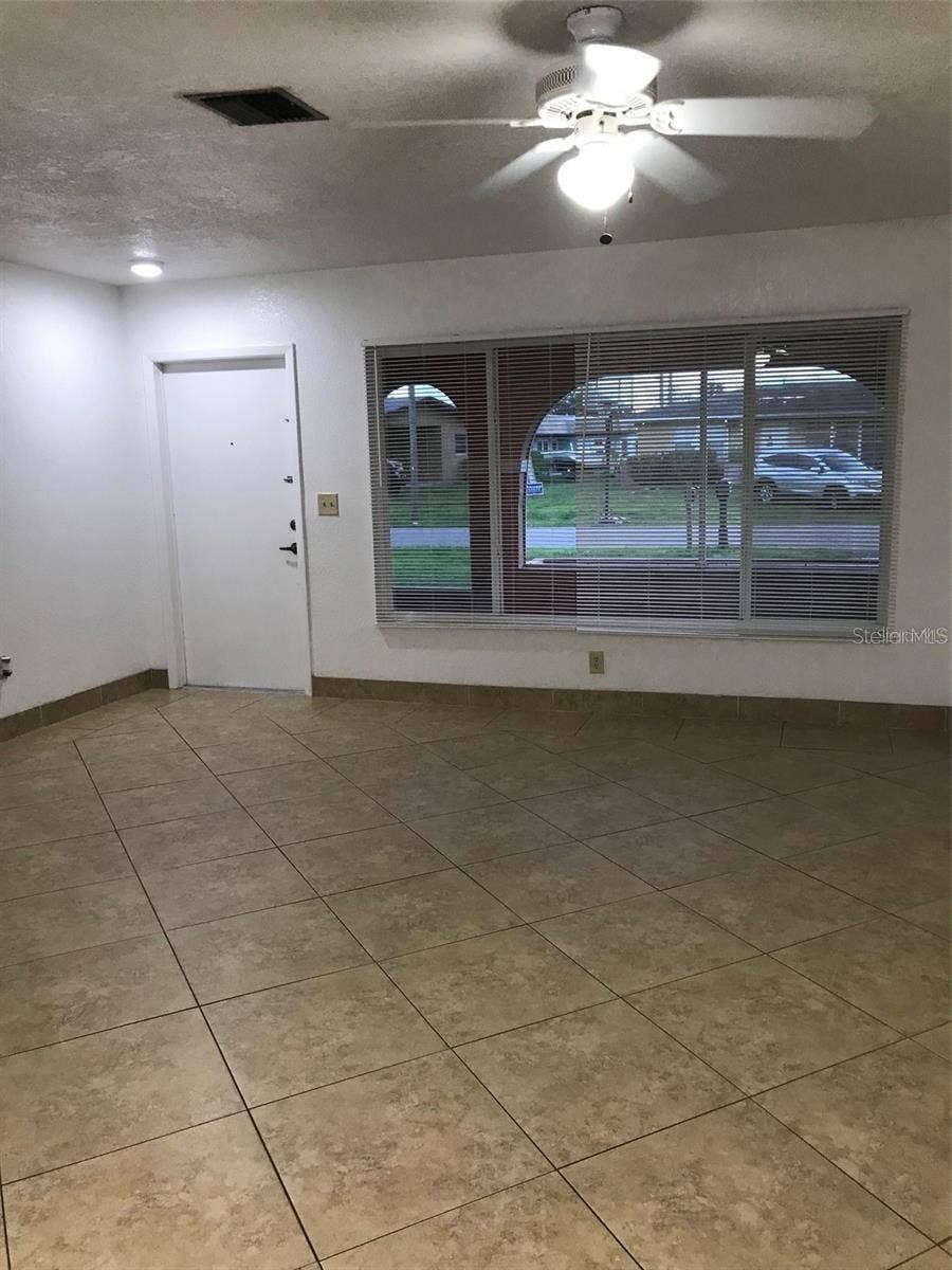 23040 JUMPER AVENUE, Port Charlotte, FL 33952 LIVING ROOM