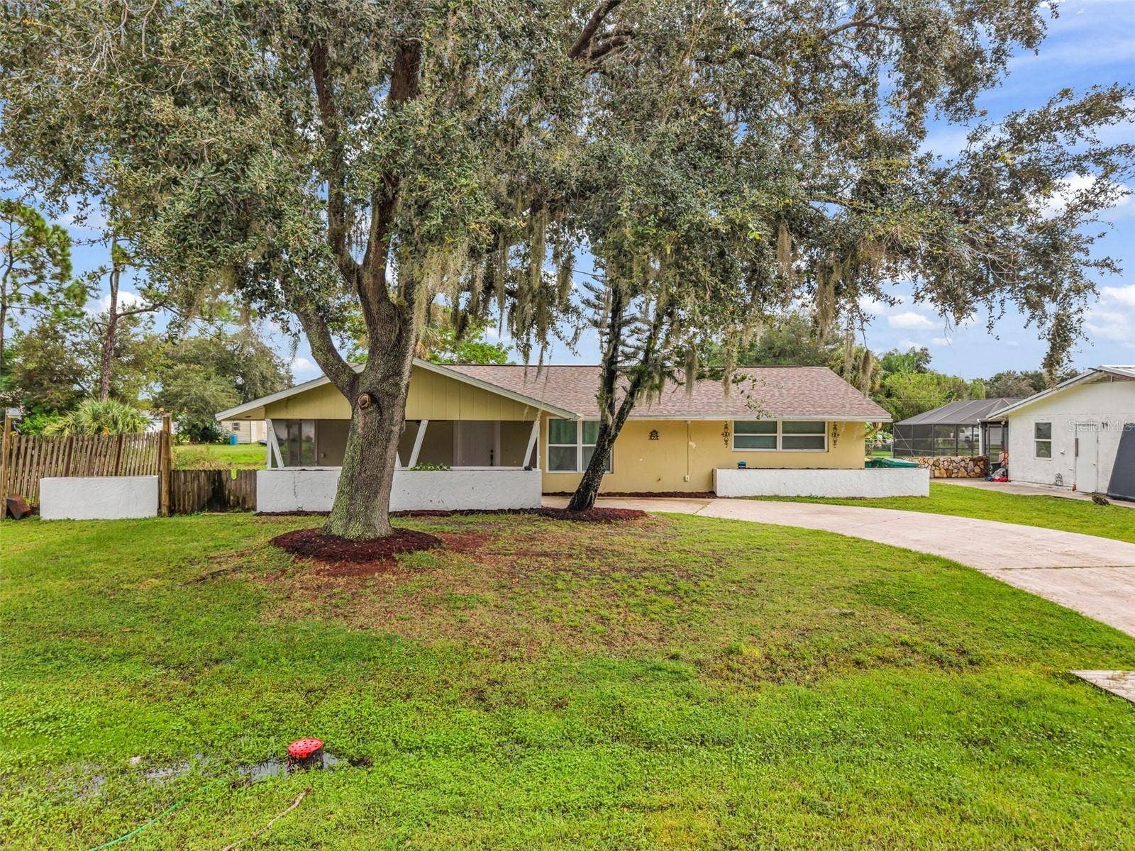 424 VANNELL STREET, Port Charlotte, FL 33954 Welcome home 3 bed/ 2 bath with 1400 under air.