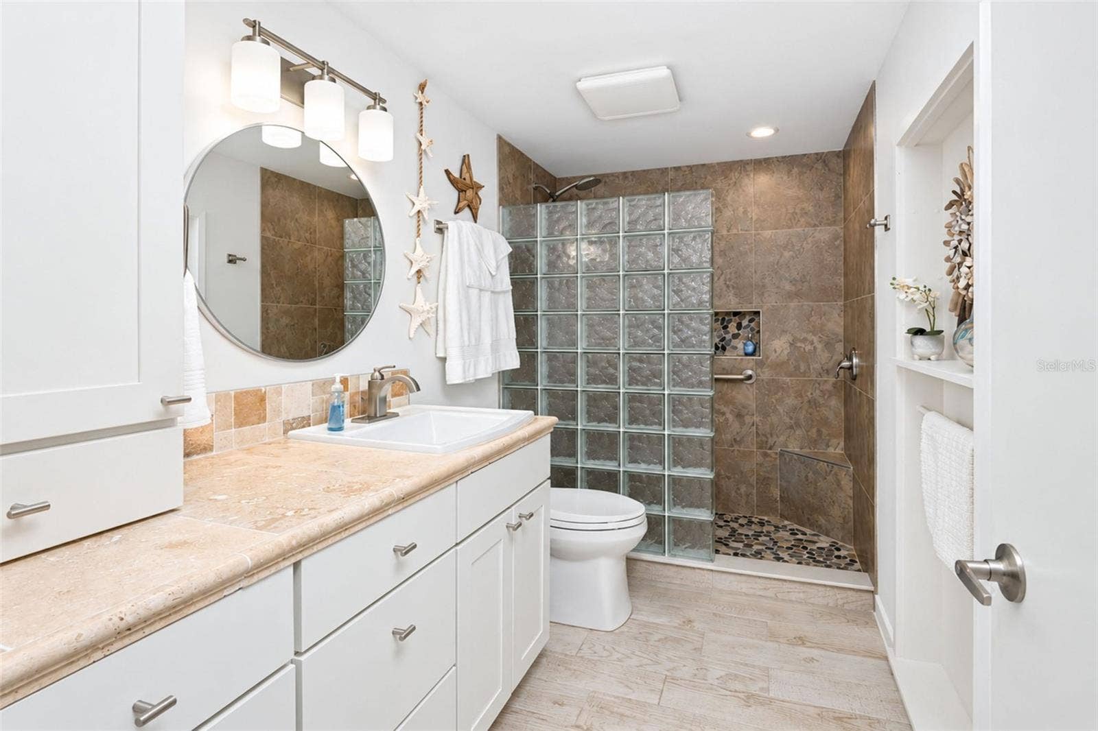 1 OAKWOOD DRIVE N, #1, Englewood, FL 34223 1 OAKWOOD DRIVE N, #1, Englewood, FL 34223
