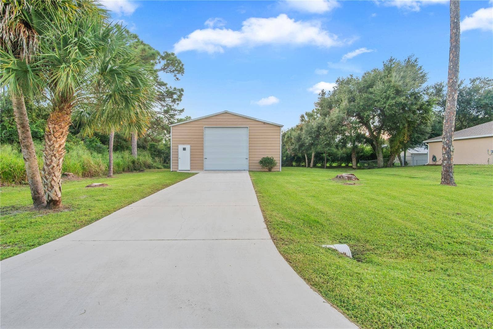 17433 HARRIS AVENUE, Port Charlotte, FL 33948 Driveway to detached garage