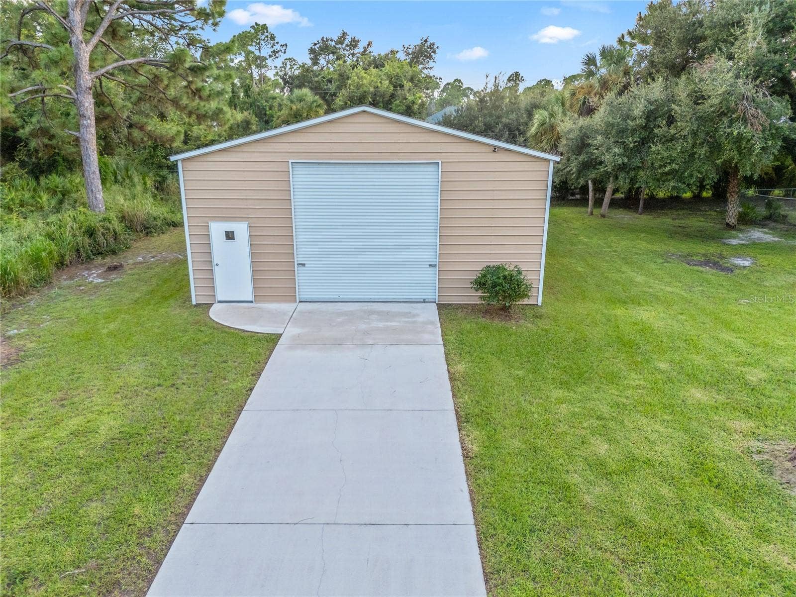 17433 HARRIS AVENUE, Port Charlotte, FL 33948 Detached garage