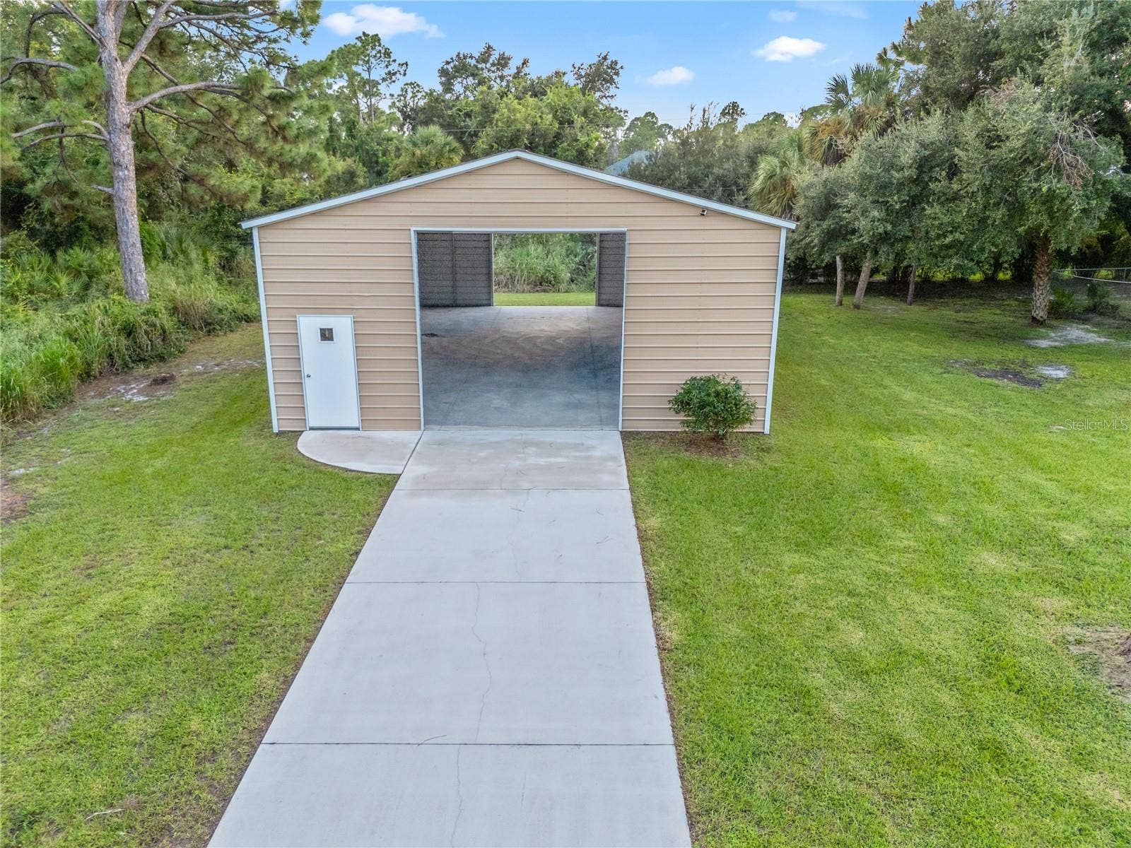 17433 HARRIS AVENUE, Port Charlotte, FL 33948 Detached garage
