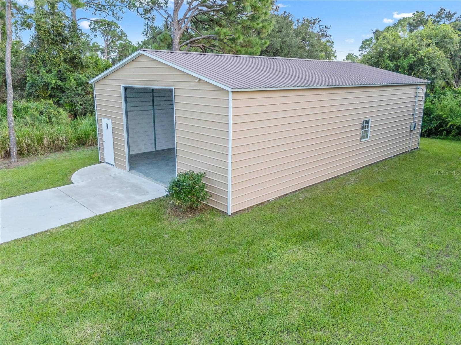 17433 HARRIS AVENUE, Port Charlotte, FL 33948 Detached garage