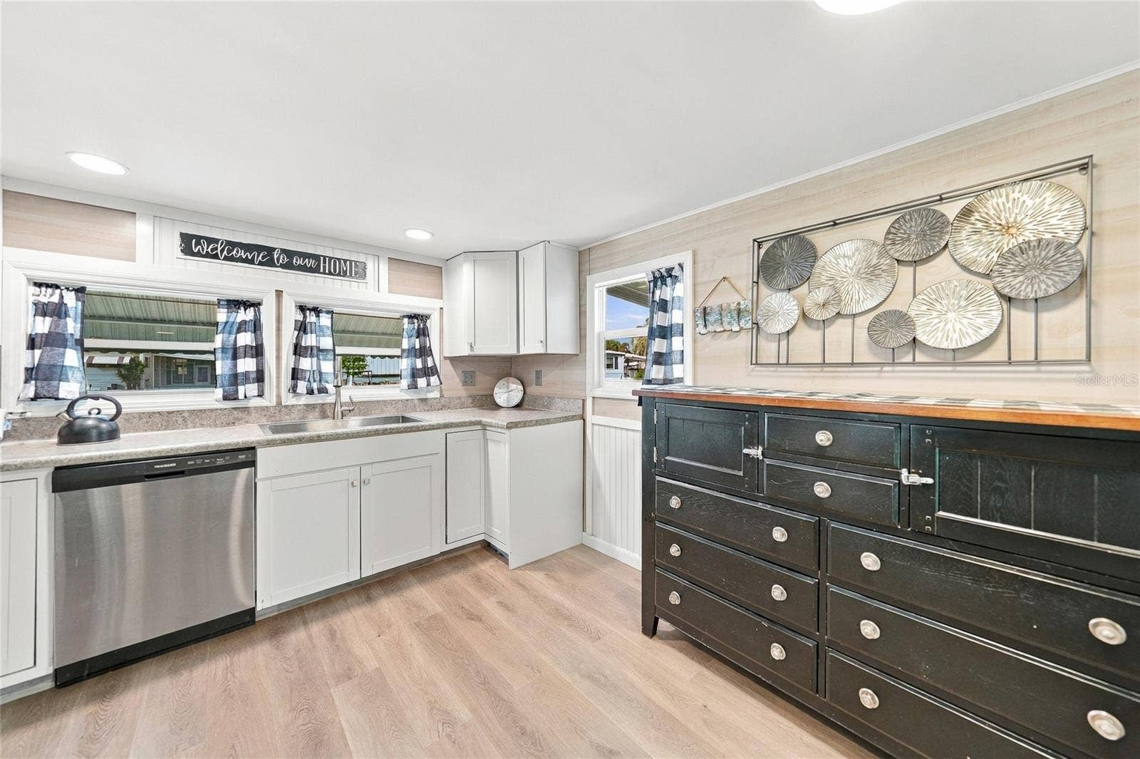 349 BLACKBURN BOULEVARD, North Port, FL 34287 Kitchen