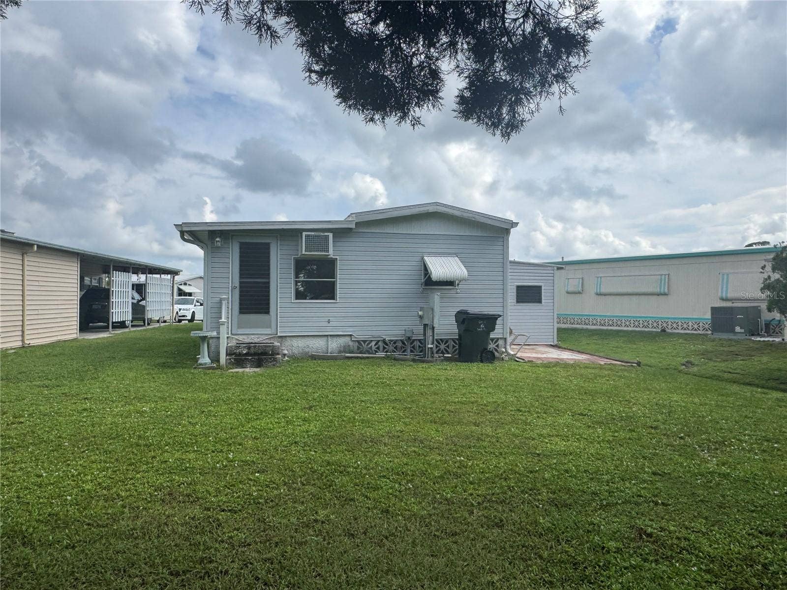Back of 6615 Vista Ln