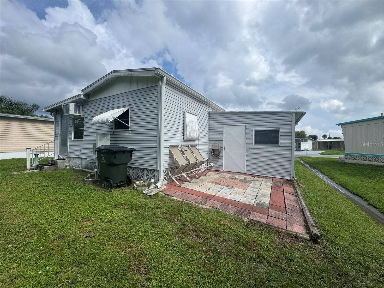 Back of 6615 Vista Ln