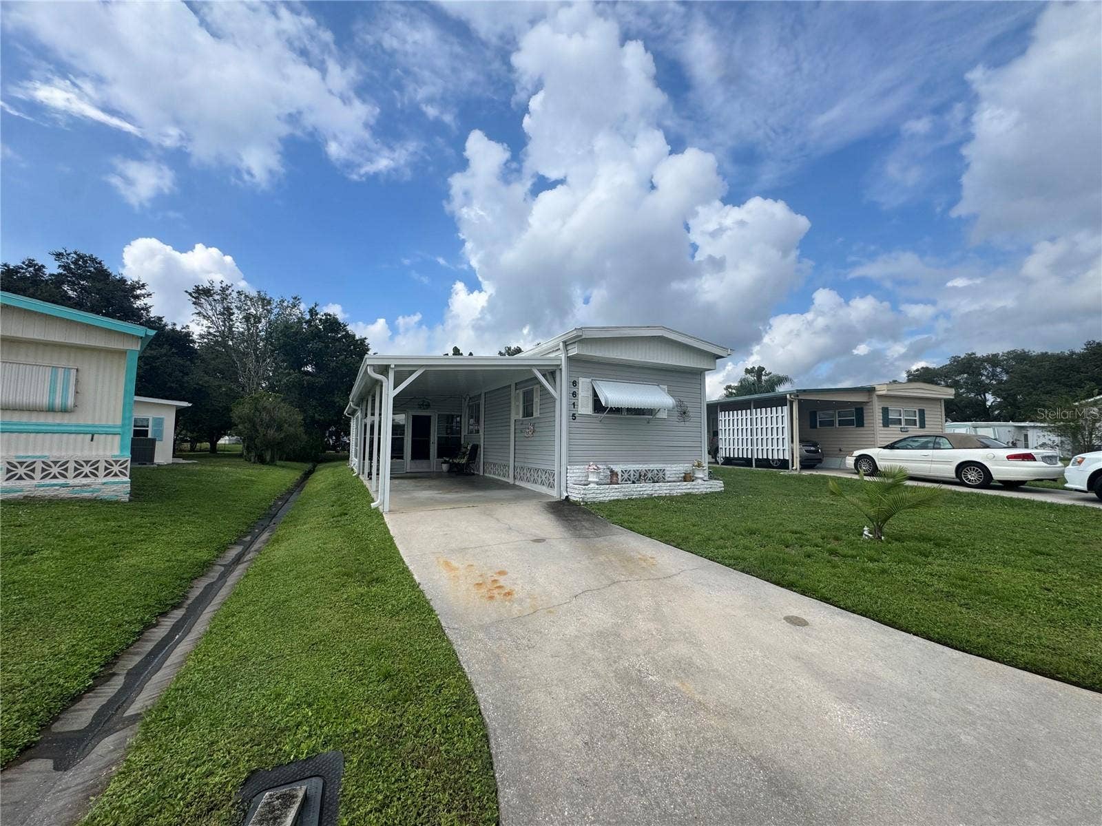 Front of 6615 Vista Ln