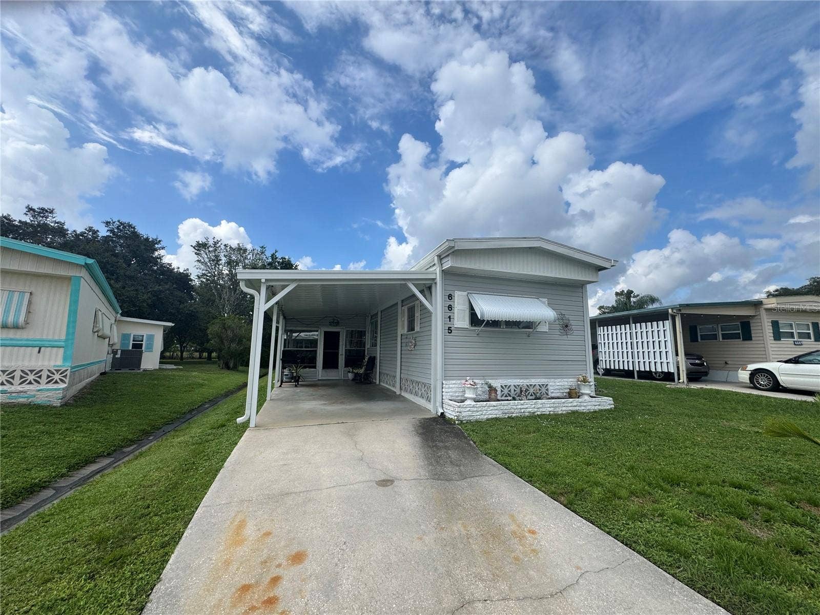 Front of 6615 Vista Ln
