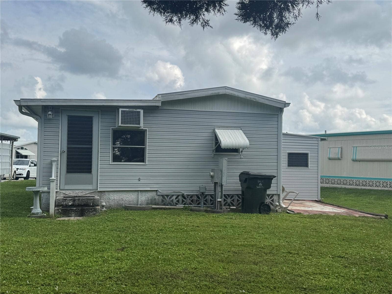 Back of 6615 Vista Ln