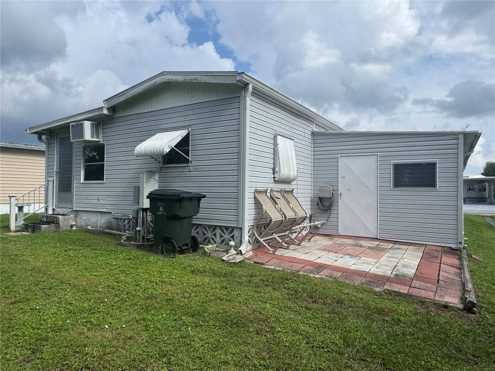 Back of 6615 Vista Ln