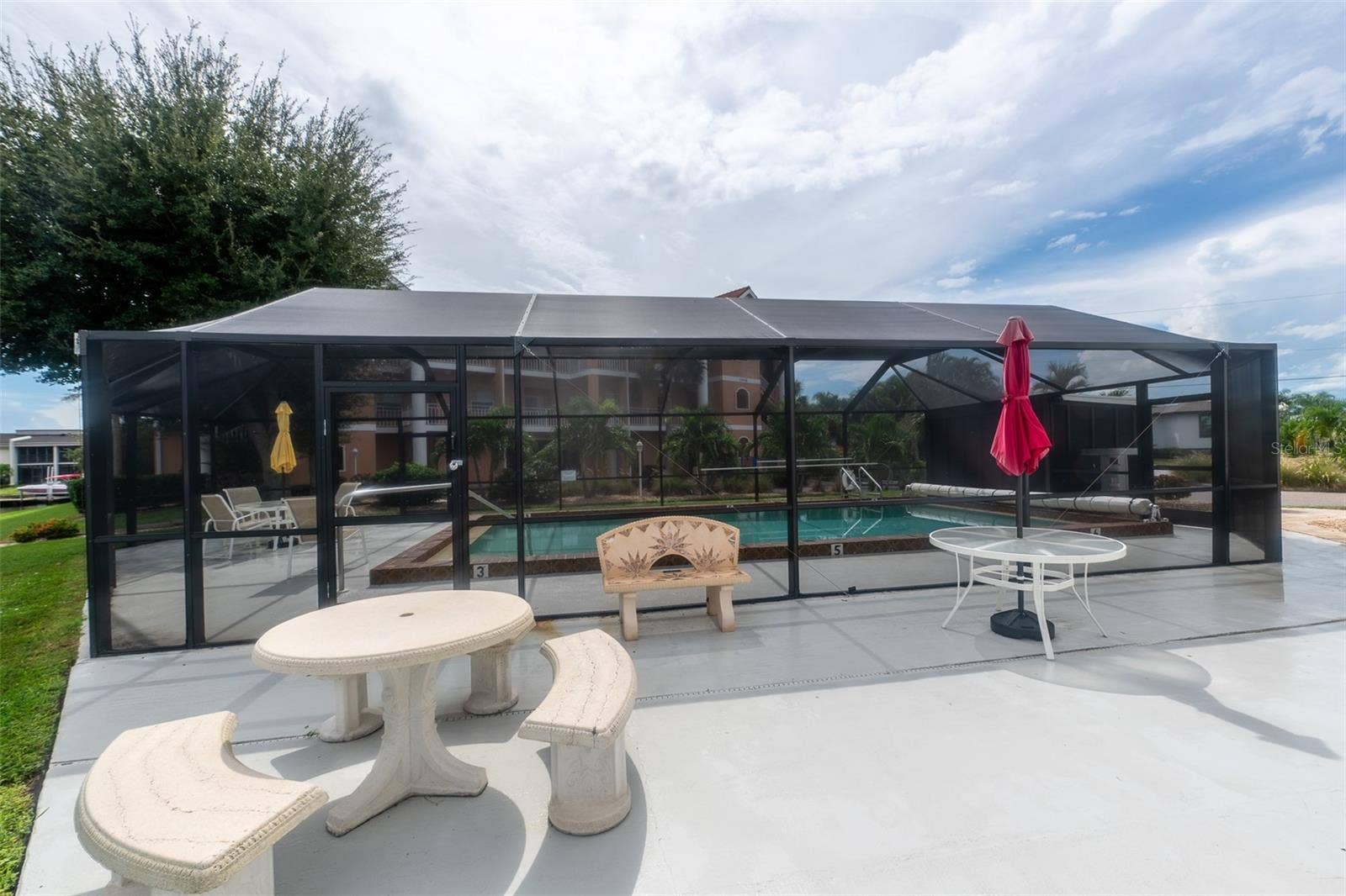 1318 WESLEY DRIVE, #124B, Punta Gorda, FL 33950 Enclosed pool and picnic area